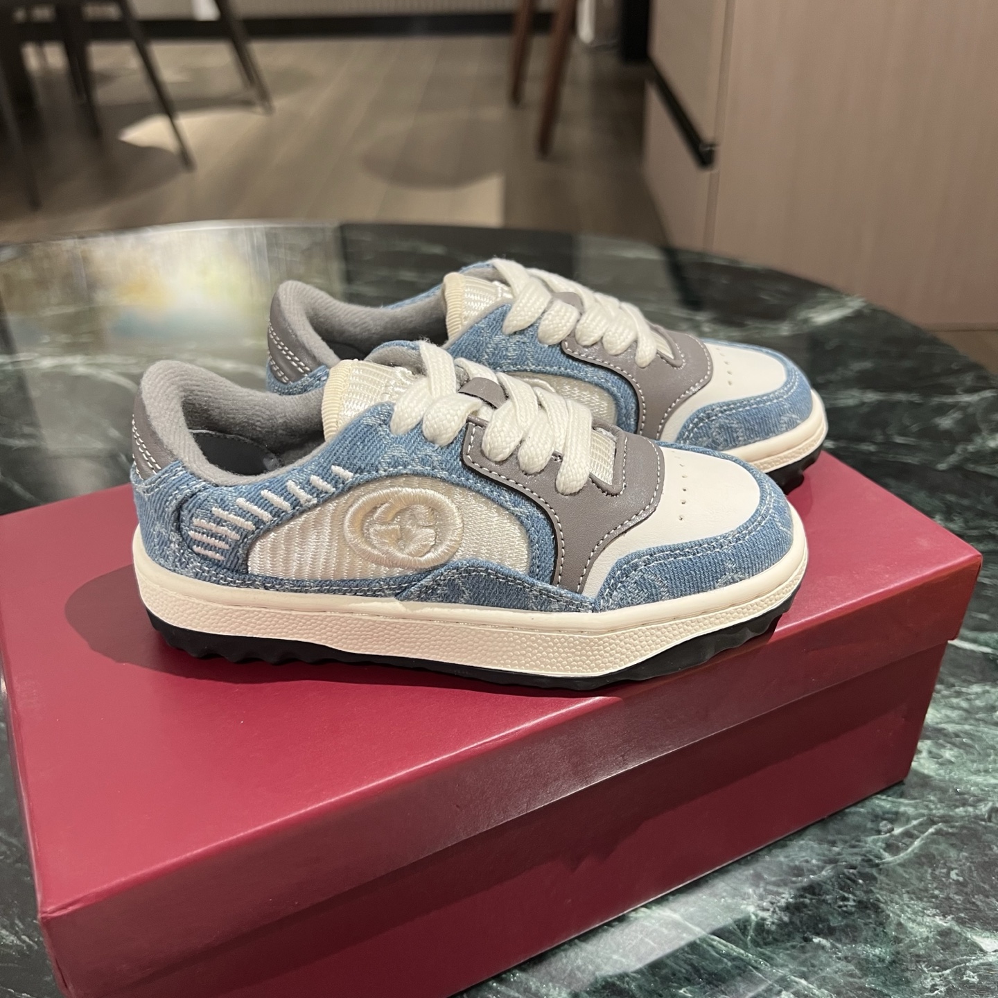 Children's shoes child
